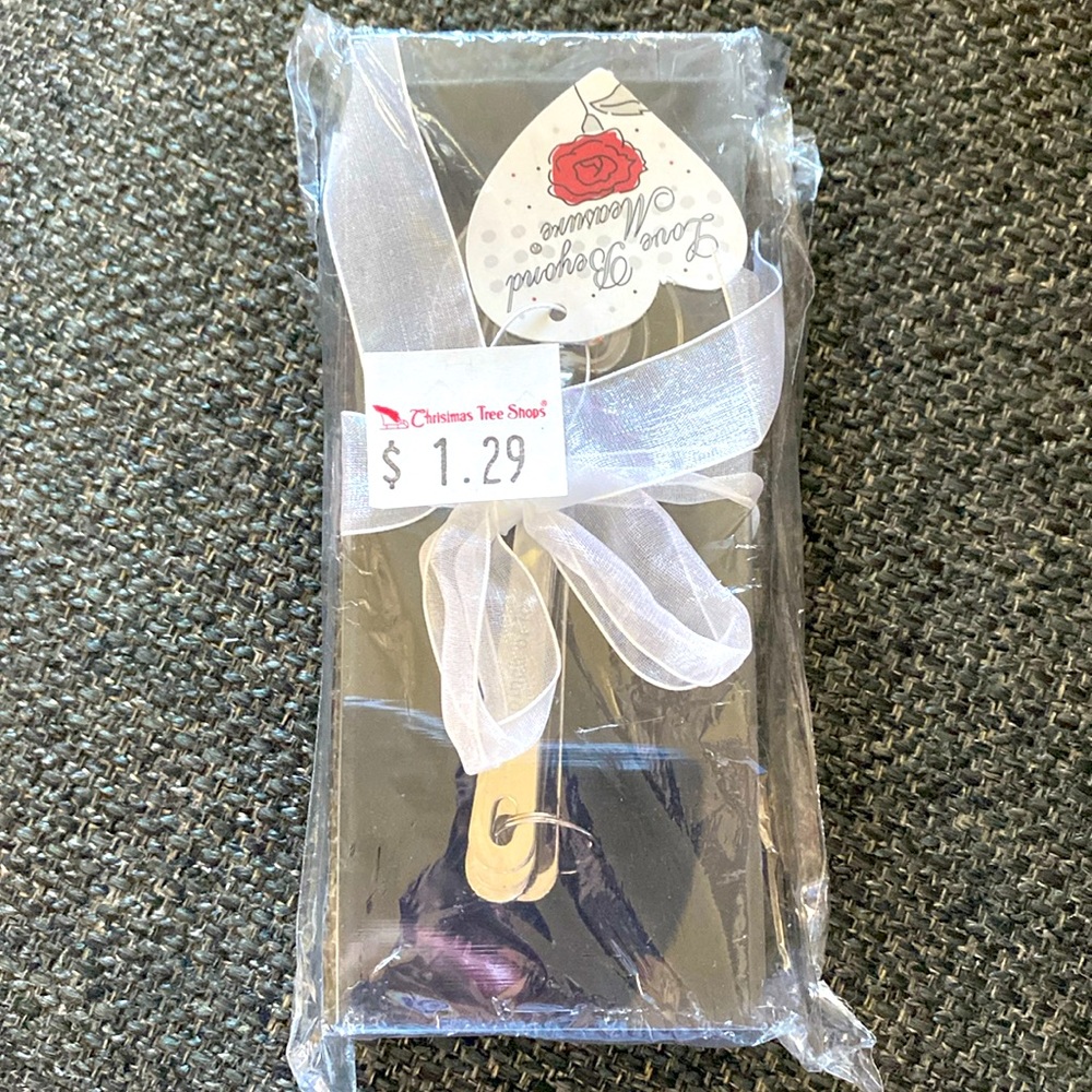 ❤️NIB MEASURING SPOON SET-Set of 4 heart shaped measuring spoons still in box